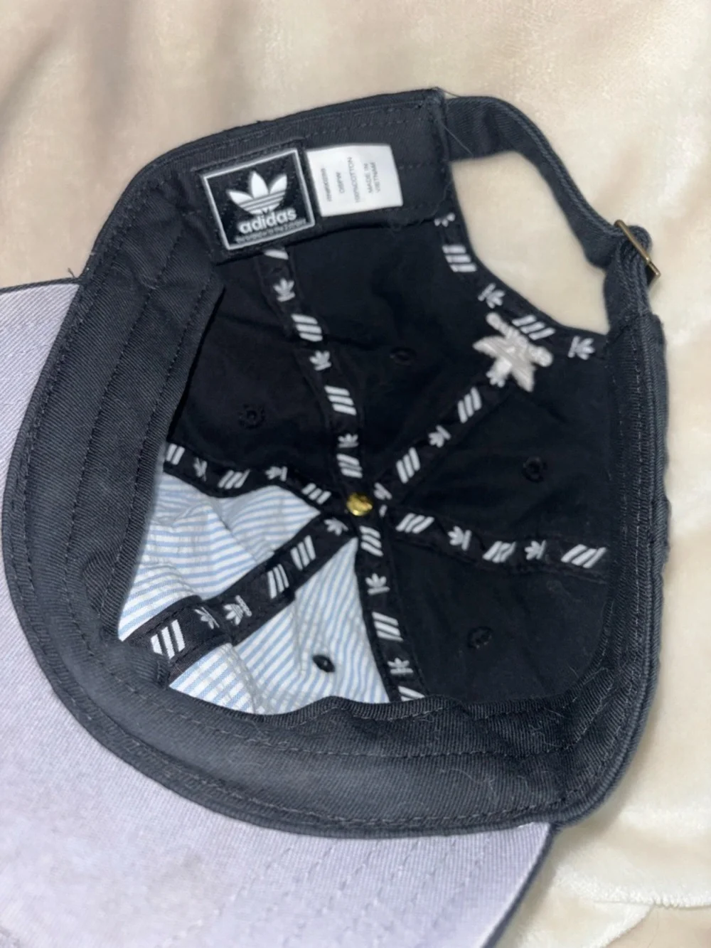 Adidas hat - Picture 3 of 3